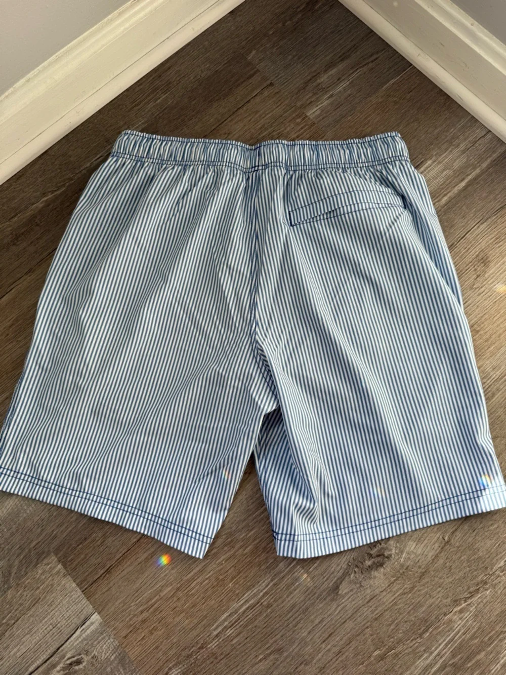 NEW Nautica Men’s Navy and White Pinstripe Swim Trunks Performance Stripe Size M